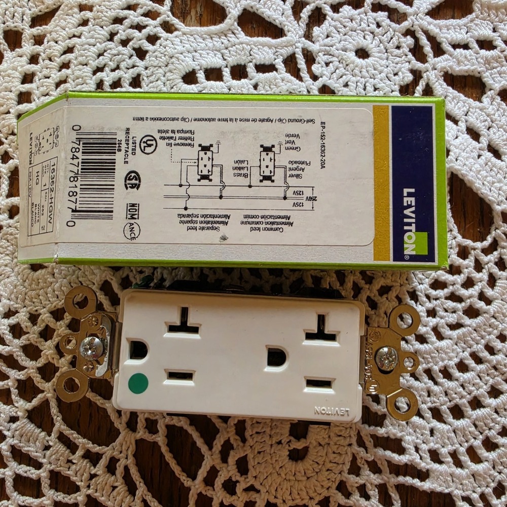 Leviton 16362-HGW Duplex Receptacle  20 Amp  125 Volt Lot Of 3